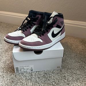Womens Jordan Mid SE Berry